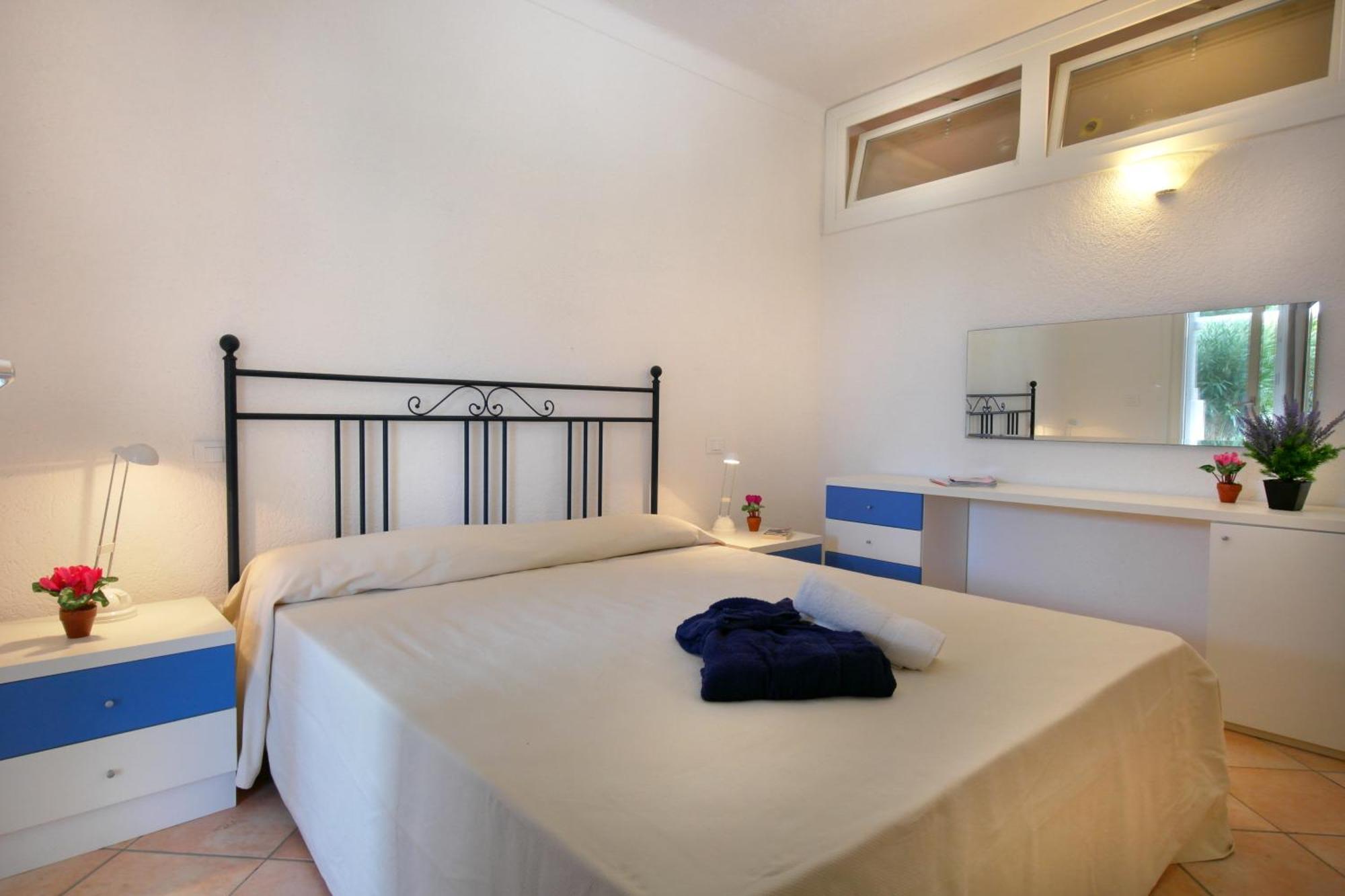 Perla Del Porto Apartments Santa Teresa Gallura Exteriör bild