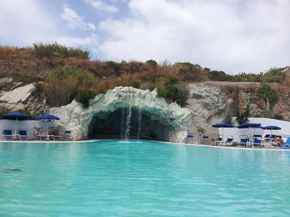 Perla Del Porto Apartments Santa Teresa Gallura Exteriör bild