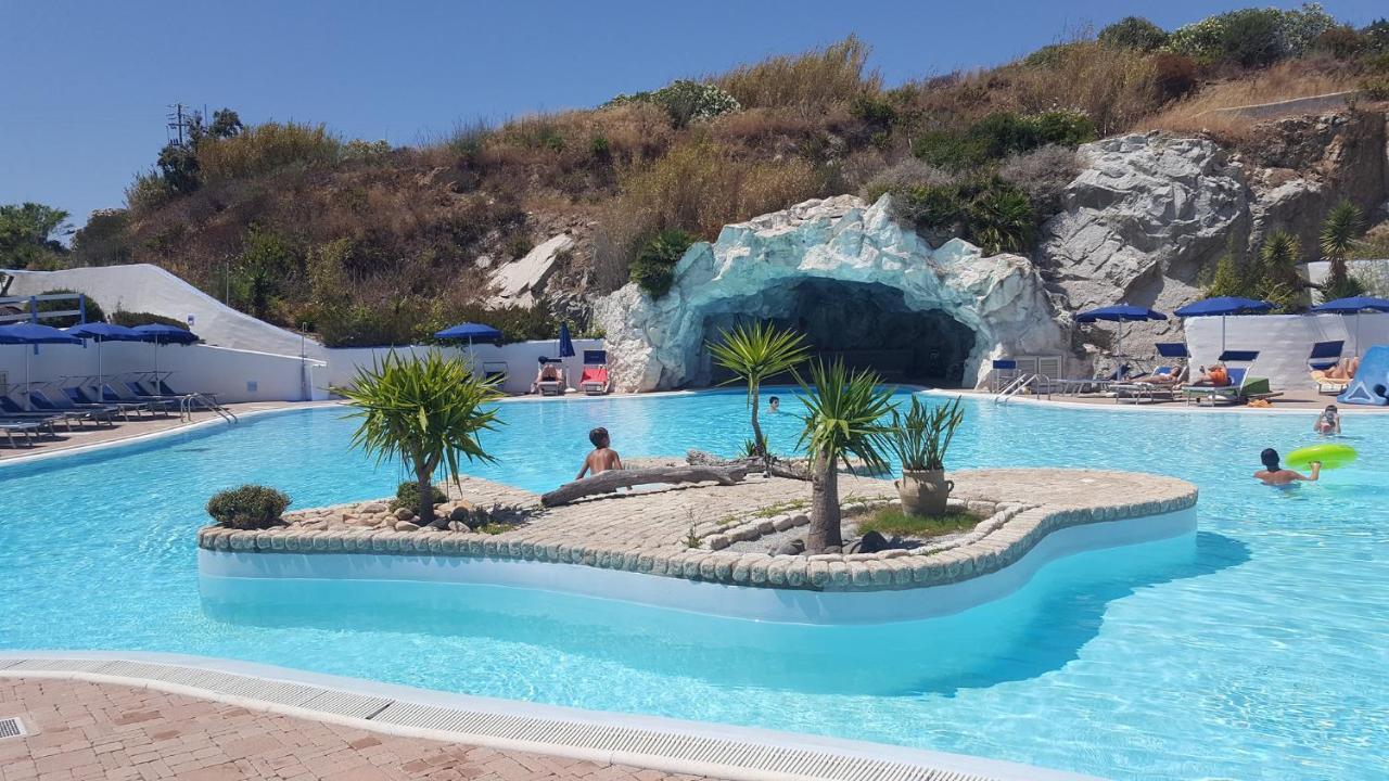 Perla Del Porto Apartments Santa Teresa Gallura Exteriör bild